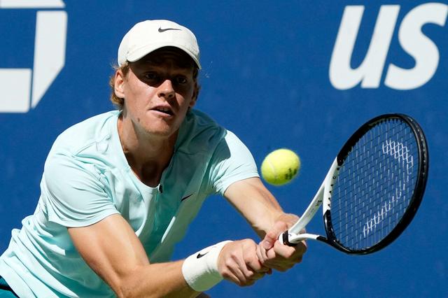 中场争夺中 中场争夺中