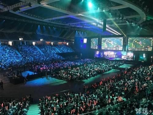 有缘分，阿诺德社交媒体首个帖子就是随利物浦在伯纳乌训练.